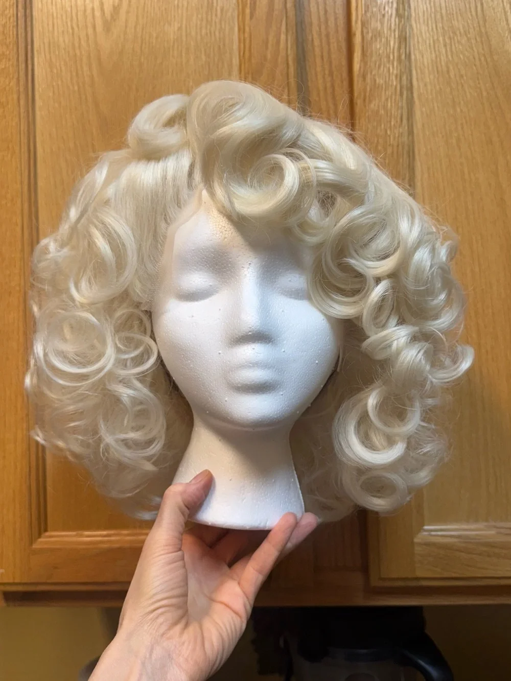 Prestyled Synthetic Old Hollywood Blonde Curly Short Marilyn Wig